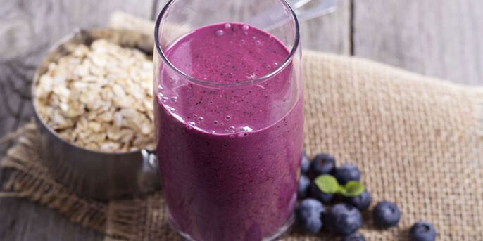 Smoothie with oatmeal is a healthy way to lose weight